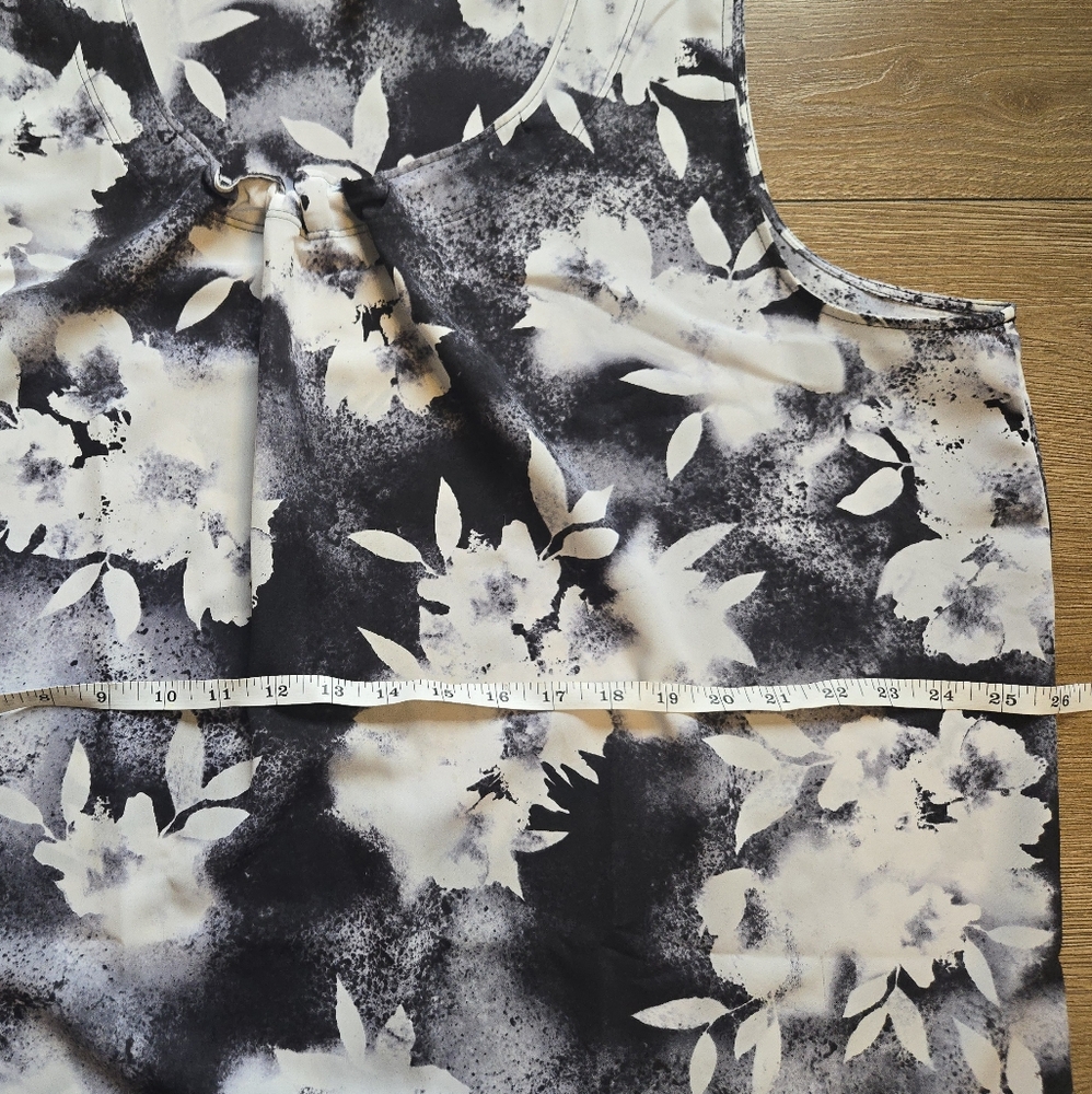 Simply Vera Vera Wang Floral Sleeveless Shirred Shell Top XXL Black White Tank - Picture 6 of 9